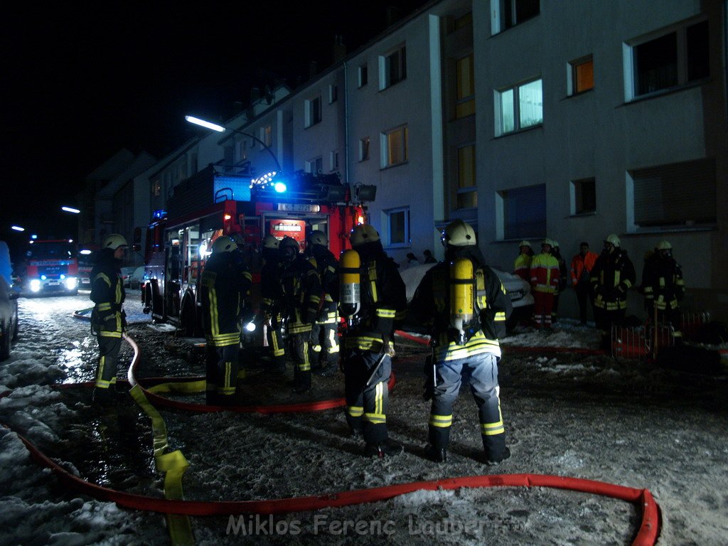 Feuer in Kueche Koeln Vingst Homarstr P597.JPG